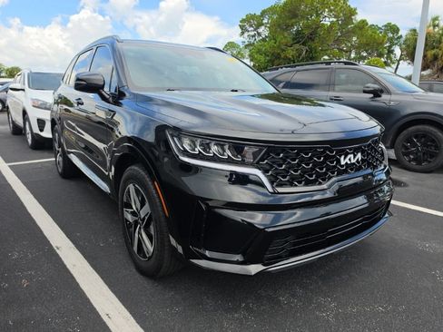 Certified 2023 Kia Sorento S FWD image 3