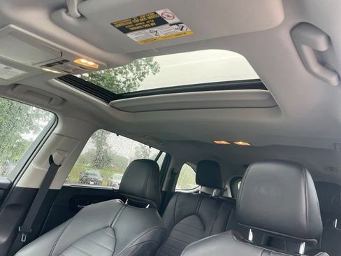 Used 2021 Toyota Highlander XLE AWD/4WD image 21