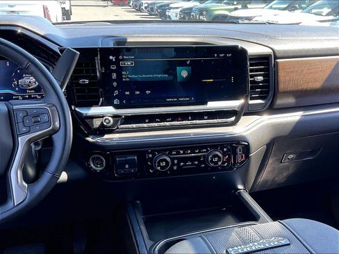 Used 2024 Chevrolet Silverado 3500 High Country w/ High Country Premium Package AWD/4WD image 9