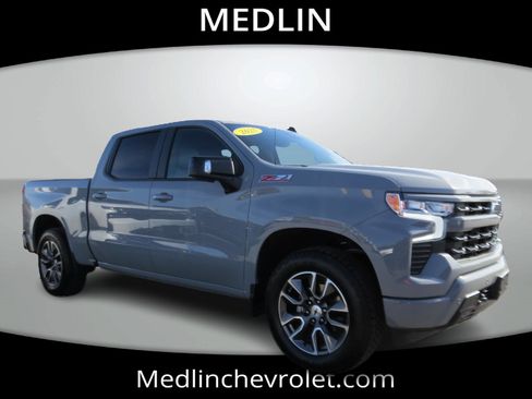 Used 2025 Chevrolet Silverado 1500 RST AWD/4WD image 2