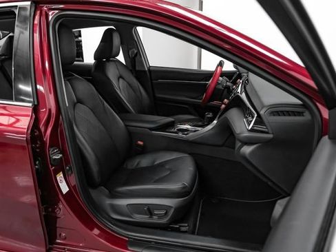 Used 2018 Toyota Camry XLE FWD image 28