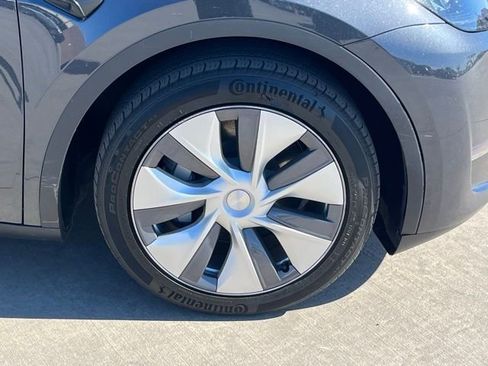 Used 2024 Tesla Model Y Long Range image 6