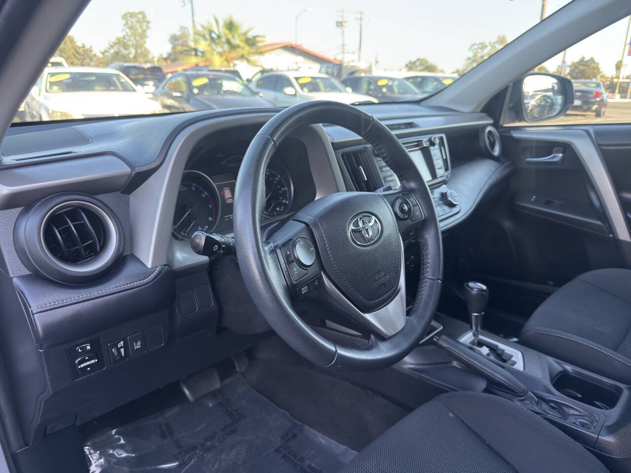 Used 2018 Toyota RAV4 XLE w/ All Weather Liner Package FWD image 17