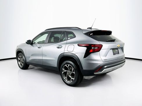 Used 2025 Chevrolet Trax LT FWD image 5