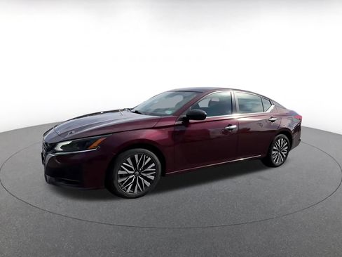 Used 2025 Nissan Altima 2.5 SV FWD image 6
