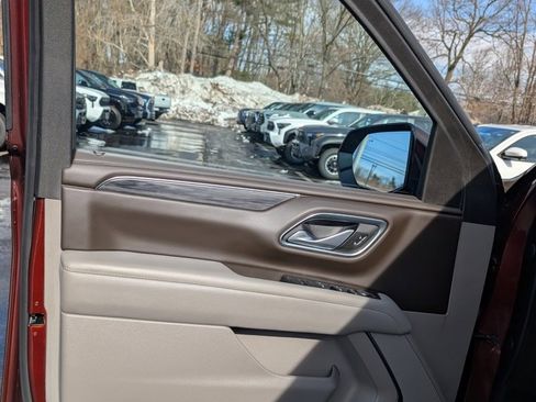 Used 2022 GMC Yukon XL SLT w/ SLT Luxury Package image 12