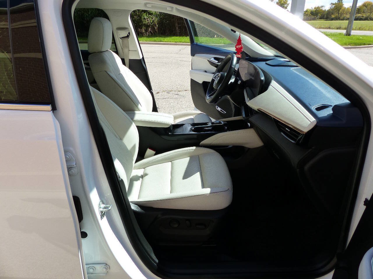 Used 2025 Buick Envision Avenir AWD/4WD image 57