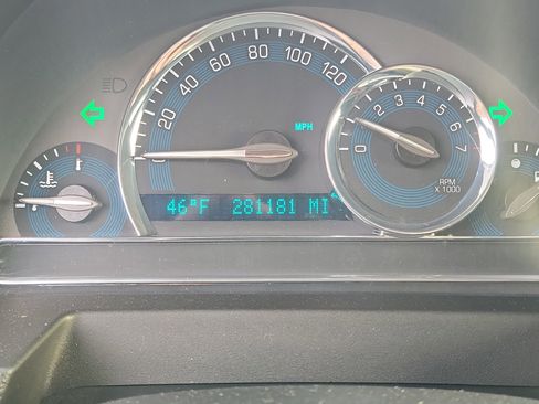 Used 2010 Chevrolet HHR LS image 25