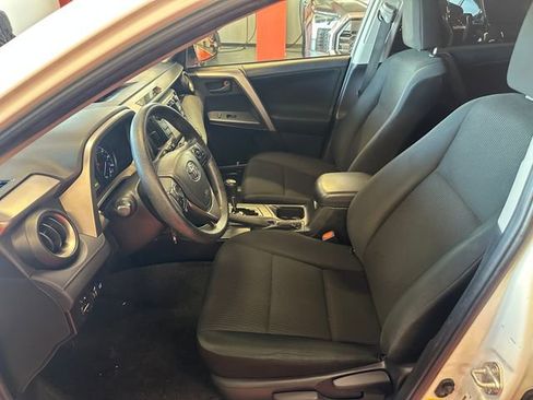 Used 2018 Toyota RAV4 LE w/ Carpet Mat Package FWD image 10