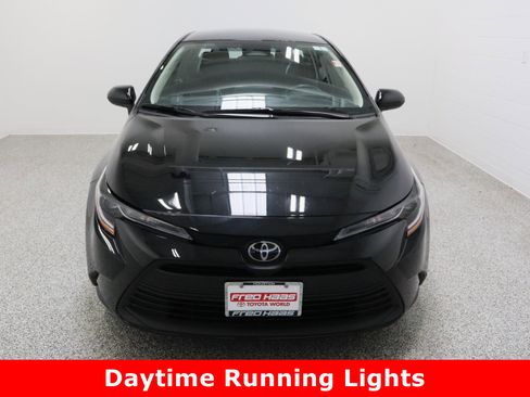 Used 2025 Toyota Corolla LE image 3