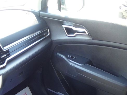 Used 2025 Kia Sportage LX AWD/4WD image 30