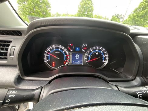 Used 2018 Toyota 4Runner TRD Off-Road Premium AWD/4WD image 16