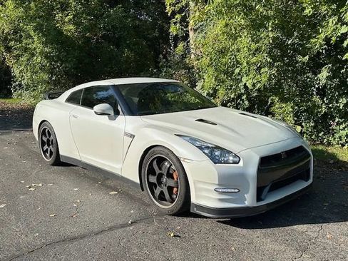Used 2014 Nissan GT-R Black Edition image 15
