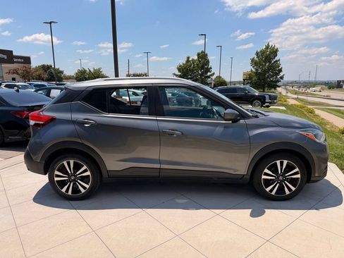 Used 2019 Nissan Kicks SV FWD image 11