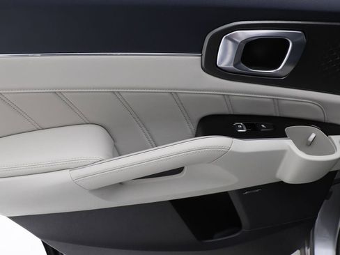 Used 2023 Kia Sorento SX Prestige image 12