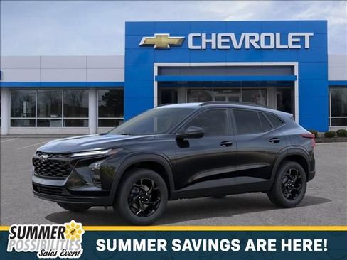 New 2026 Chevrolet Trax LT w/ Driver Confidence Package FWD image 2
