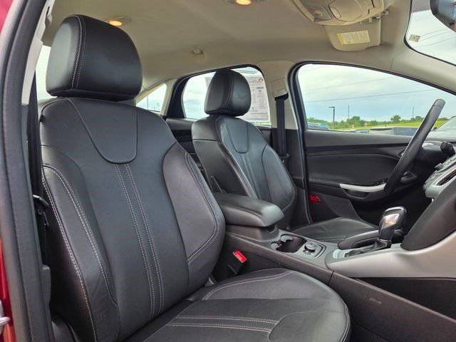 Used 2014 Ford Focus SE w/ Equipment Group 201A FWD image 17
