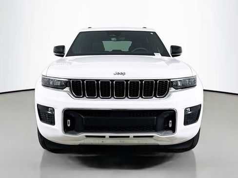 Used 2023 Jeep Grand Cherokee Overland image 2