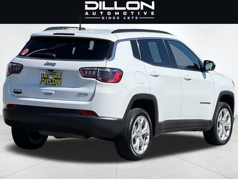 Used 2024 Jeep Compass Latitude AWD/4WD image 4