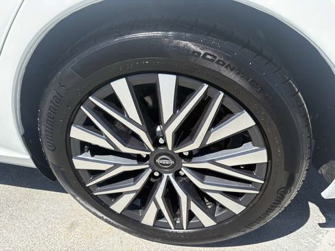 Used 2025 Nissan Altima 2.5 SV FWD image 10