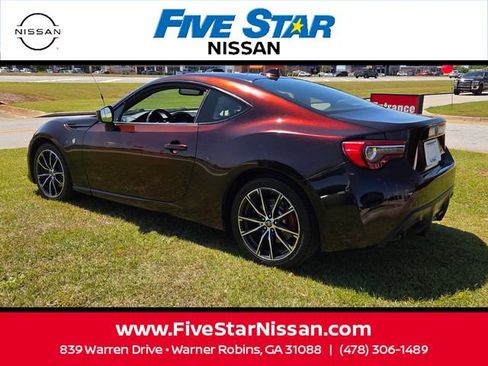 Used 2017 Toyota 86 RWD image 6