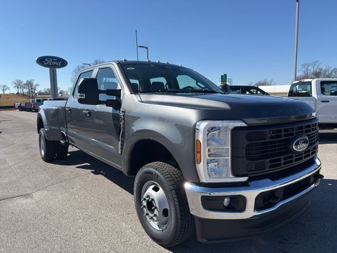 New 2026 Ford F350 XL w/ XL Chrome Package image 3