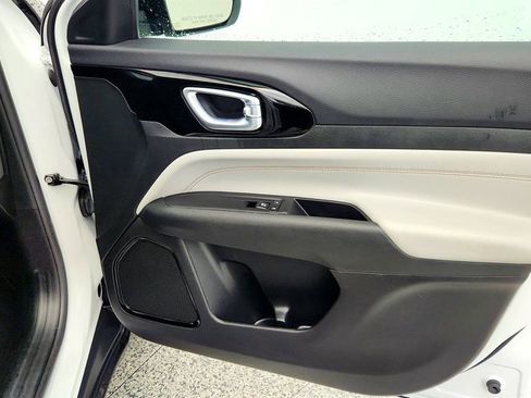 Used 2022 Jeep Compass Limited image 25