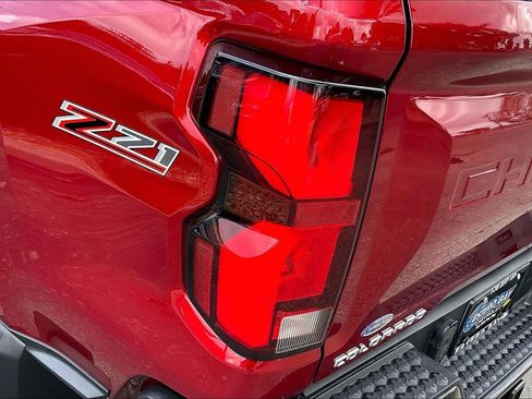 Used 2026 Chevrolet Colorado Z71 AWD/4WD image 28