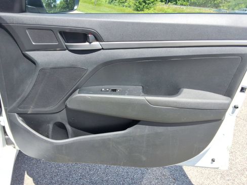 Used 2020 Hyundai Elantra SE w/ Cargo Package (C1) FWD image 25