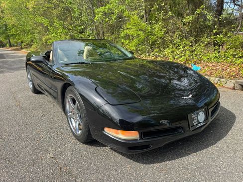 Used 2002 Chevrolet Corvette Convertible w/ Preferred Equipment Group2 image 3