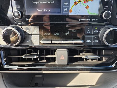 Used 2022 Toyota Highlander XLE image 21