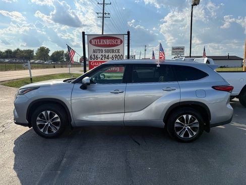 Used 2022 Toyota Highlander XLE image 1