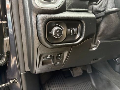 Used 2019 RAM 1500 Laramie AWD/4WD image 16