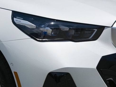 New 2027 BMW i5 eDrive40 w/ M Sport Package RWD image 5