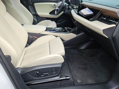 Used 2025 Audi Q6 e-tron Premium Plus w/ Premium Plus AWD/4WD image 30