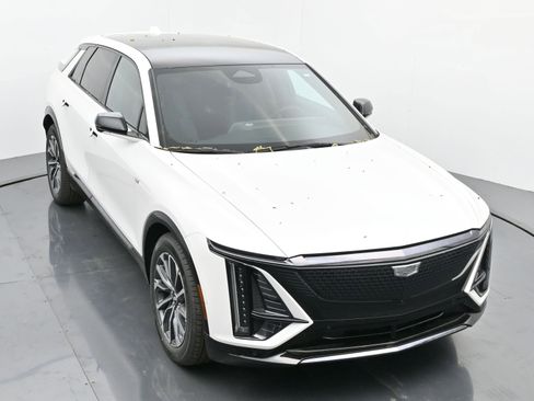 New 2025 Cadillac Lyriq Sport image 30