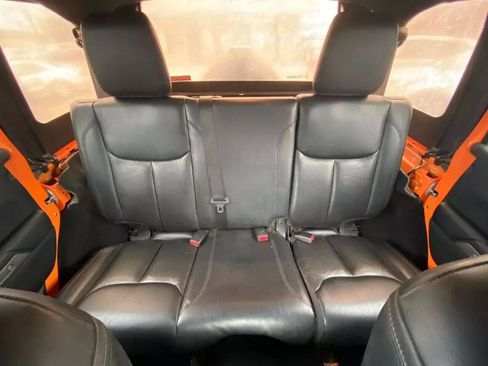 Used 2013 Jeep Wrangler Unlimited Sahara image 29