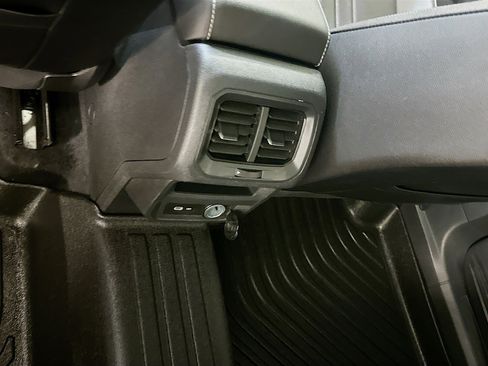 Used 2022 Volkswagen Tiguan SE w/ Panoramic Sunroof Package AWD/4WD image 28
