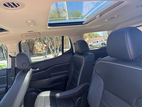 Used 2022 GMC Acadia Denali w/ Denali Ultimate Package image 7