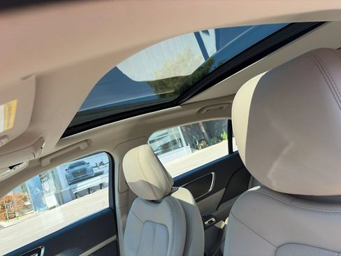 Used 2020 Lincoln Continental AWD w/ Premium Package image 5