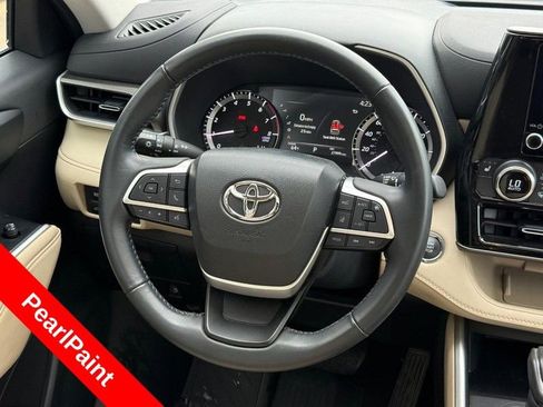 Used 2023 Toyota Highlander XLE image 15