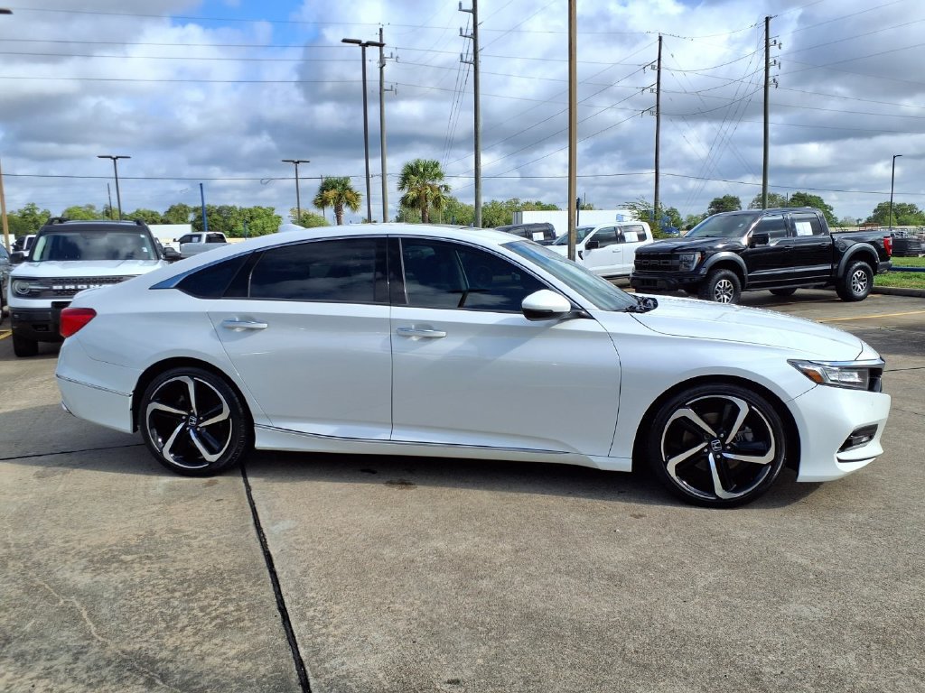 Used 2018 Honda Accord Touring image 8
