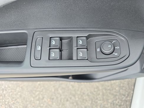 Used 2022 Volkswagen Taos SE image 25