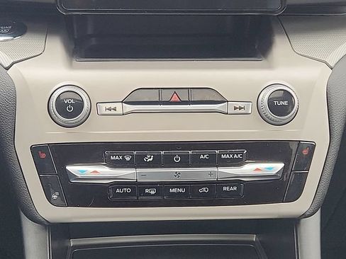 Certified 2022 Ford Explorer XLT w/ Equipment Group 202A AWD/4WD image 17