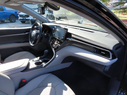 Used 2024 Toyota Camry XSE w/ Navigation Package image 17