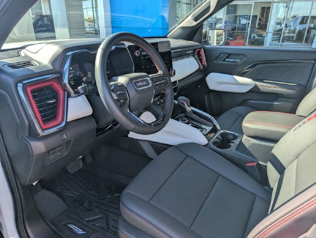 Used 2026 GMC Canyon AT4X w/ LPO, Black Badging Package AWD/4WD image 17