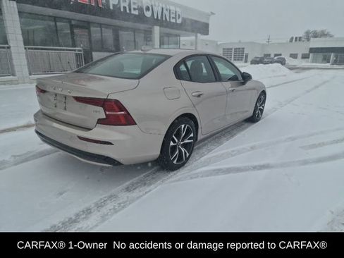 Used 2024 Volvo S60 B5 Core image 5