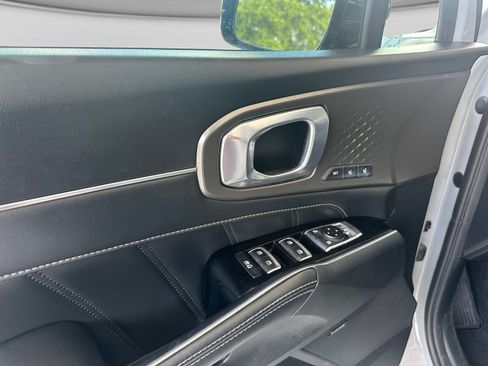 Used 2022 Kia Sorento SX FWD image 11