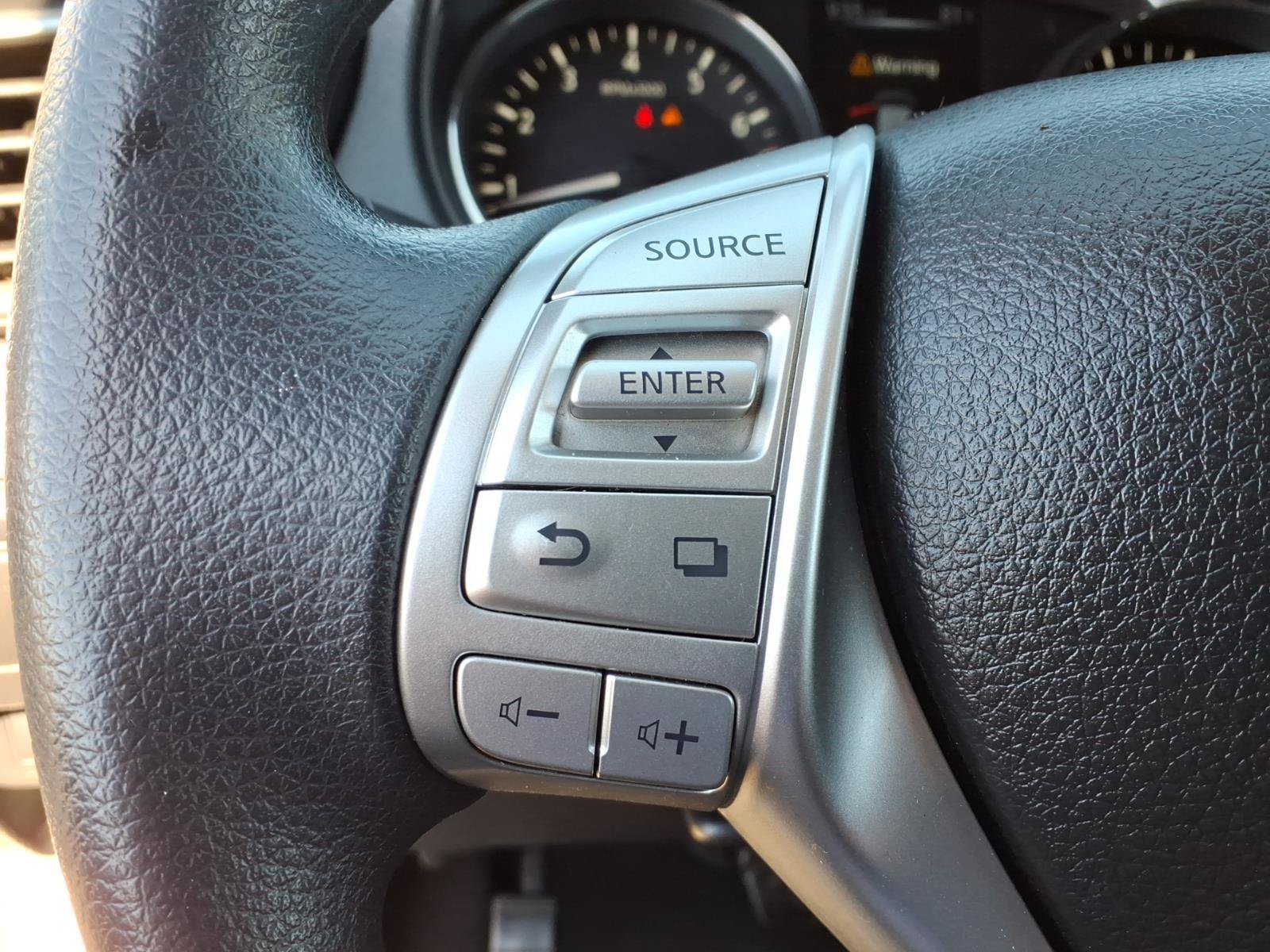 Used 2015 Nissan Rogue SV AWD/4WD image 27