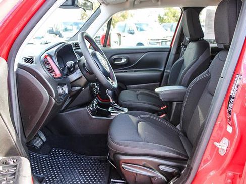 Used 2022 Jeep Renegade Latitude image 17